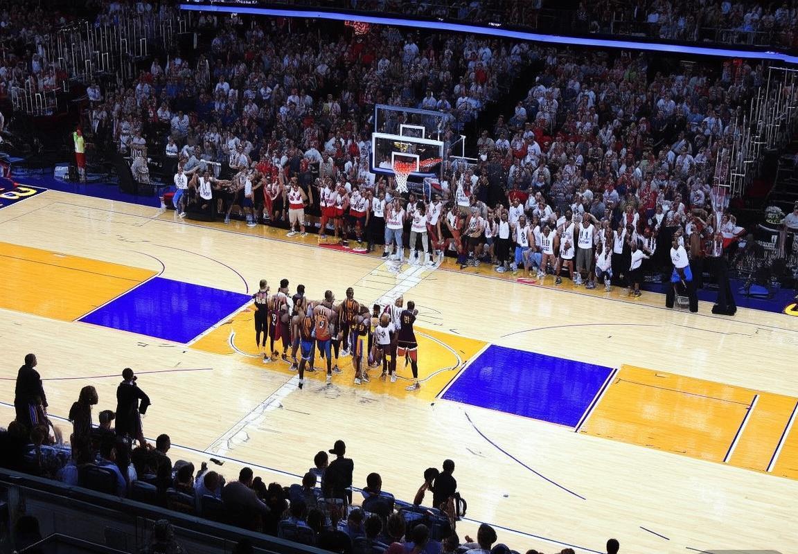 76人与湖人巅峰对决:首发对决看点全解析